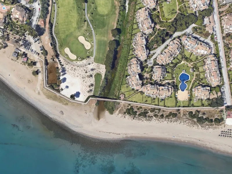 3-bedroom beachfront apartment – Palm Beach, Marbella