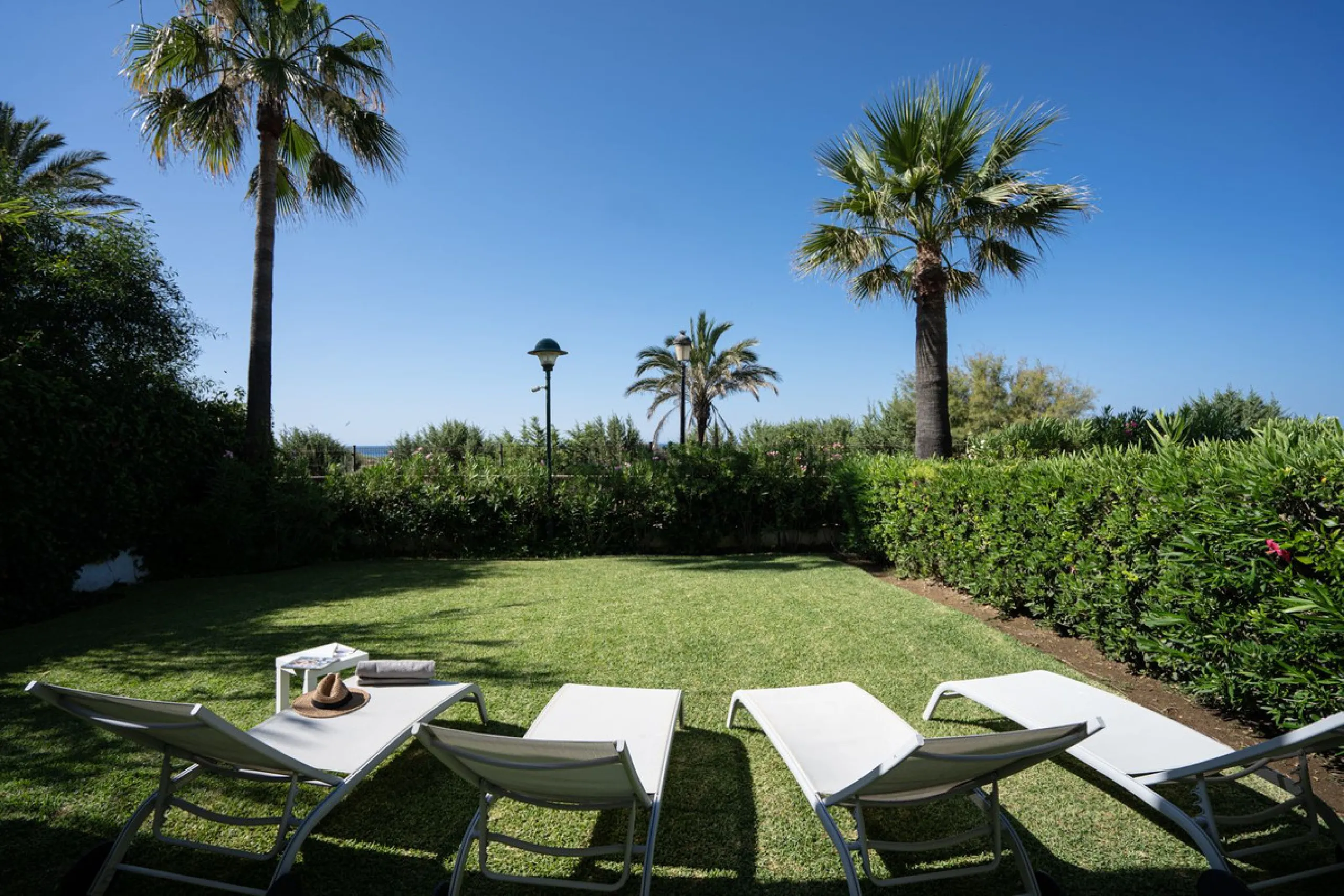 3-bedroom beachfront apartment – Palm Beach, Marbella