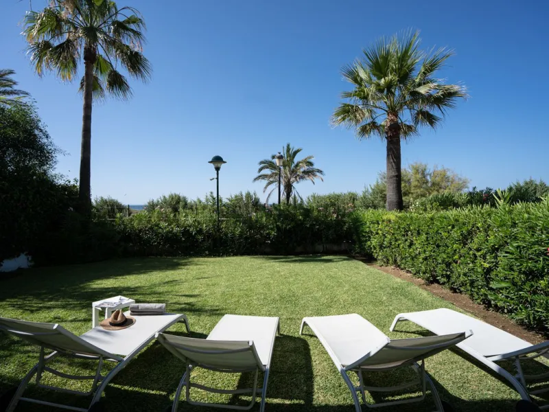 3-bedroom beachfront apartment – Palm Beach, Marbella