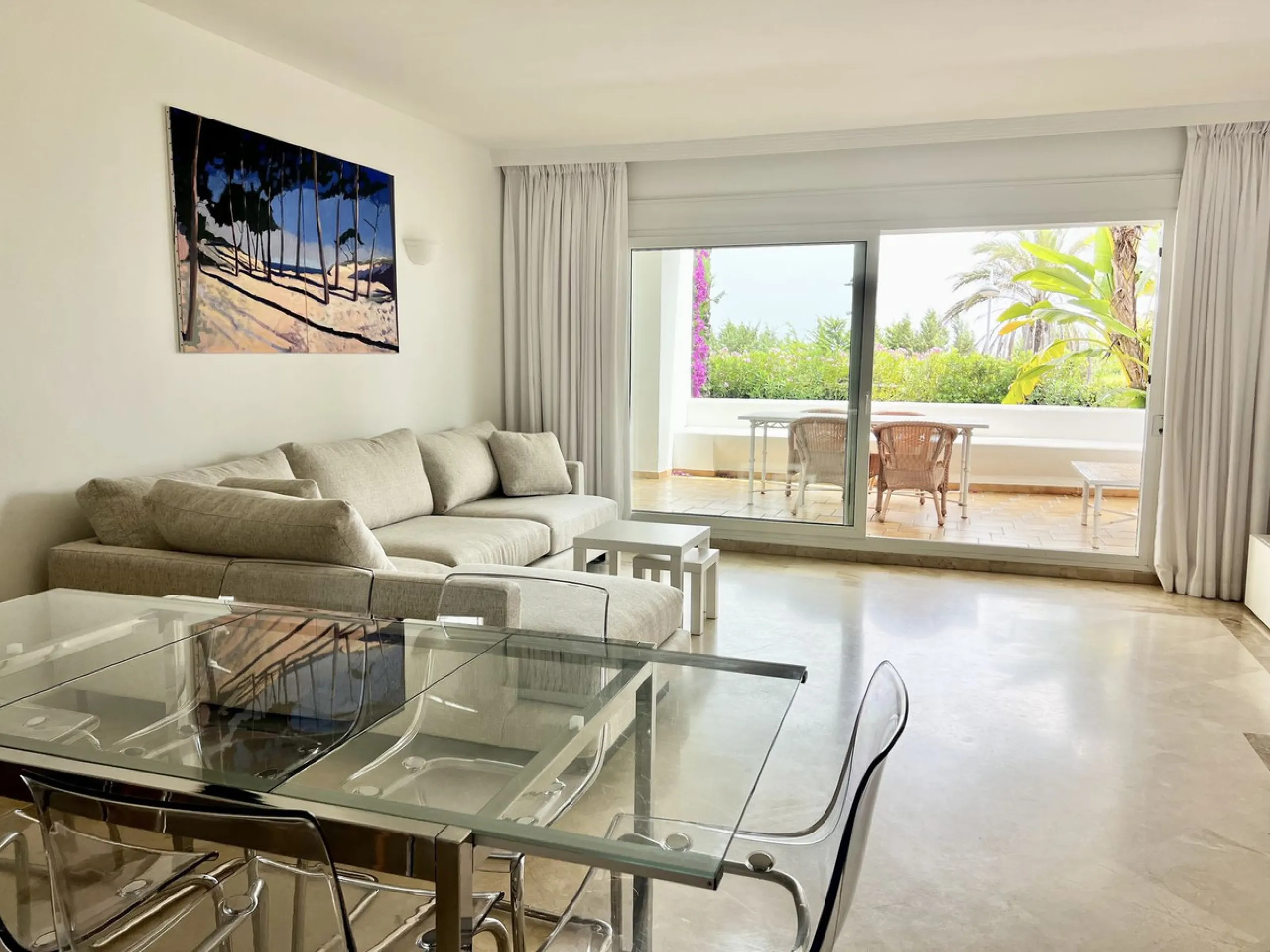 3-bedroom beachfront apartment – Palm Beach, Marbella