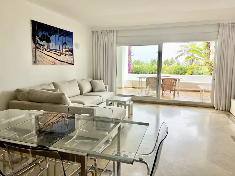 3-bedroom beachfront apartment – Palm Beach, Marbella