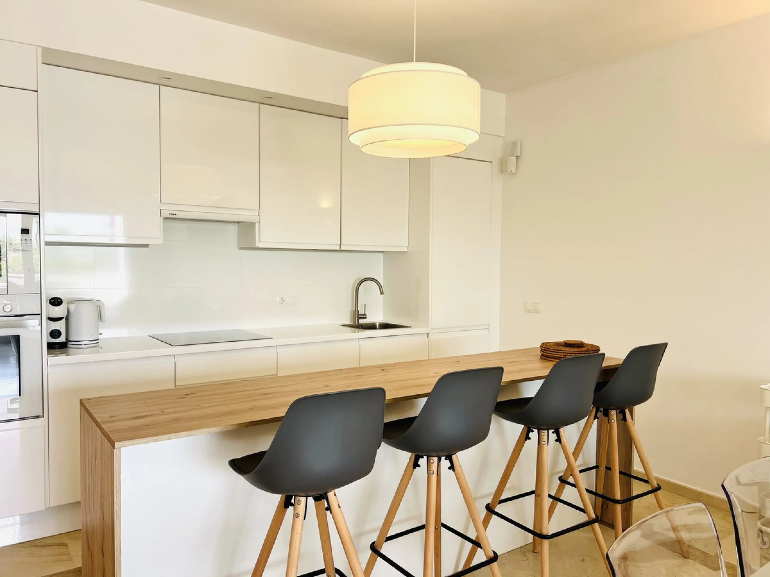 3-bedroom beachfront apartment – Palm Beach, Marbella