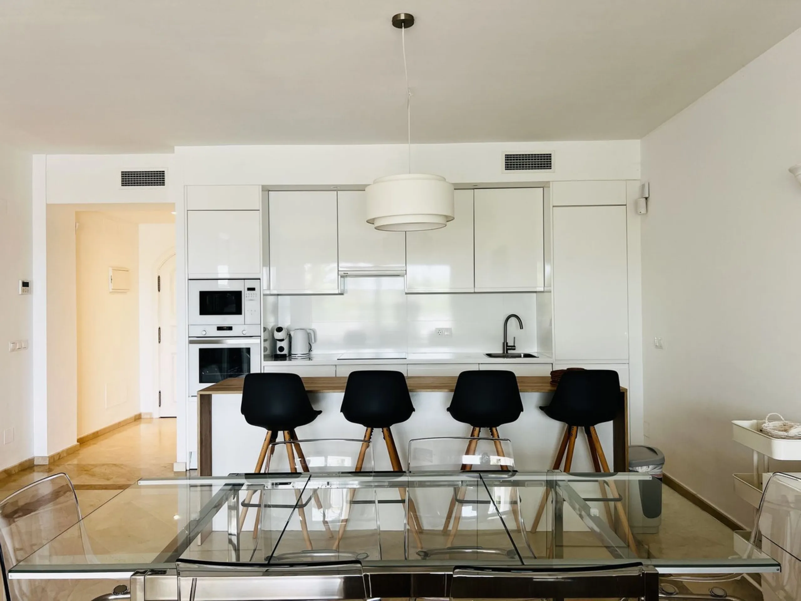 3-bedroom beachfront apartment – Palm Beach, Marbella