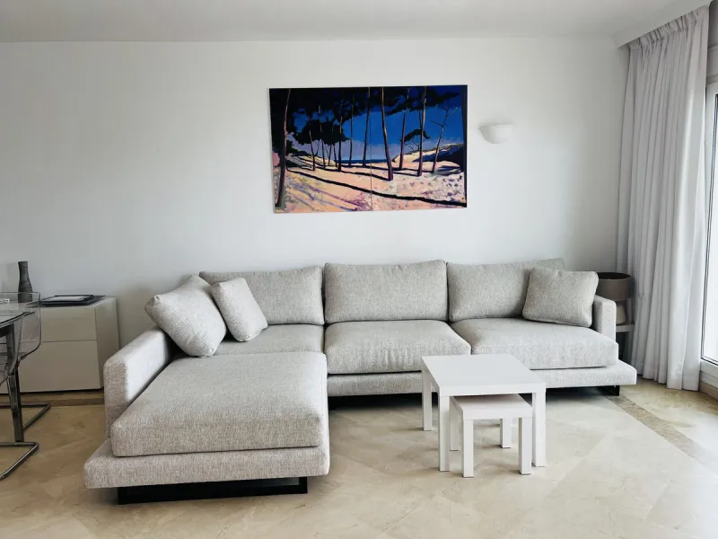 3-bedroom beachfront apartment – Palm Beach, Marbella
