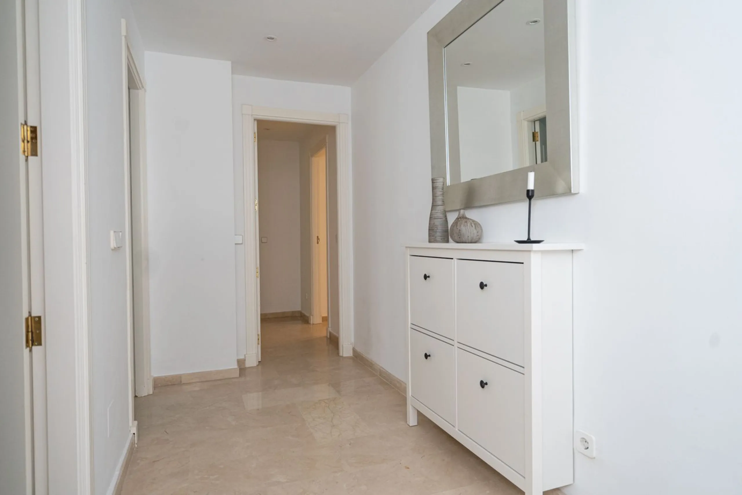 3-bedroom beachfront apartment – Palm Beach, Marbella