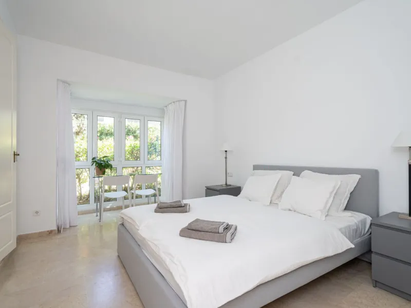 3-bedroom beachfront apartment – Palm Beach, Marbella