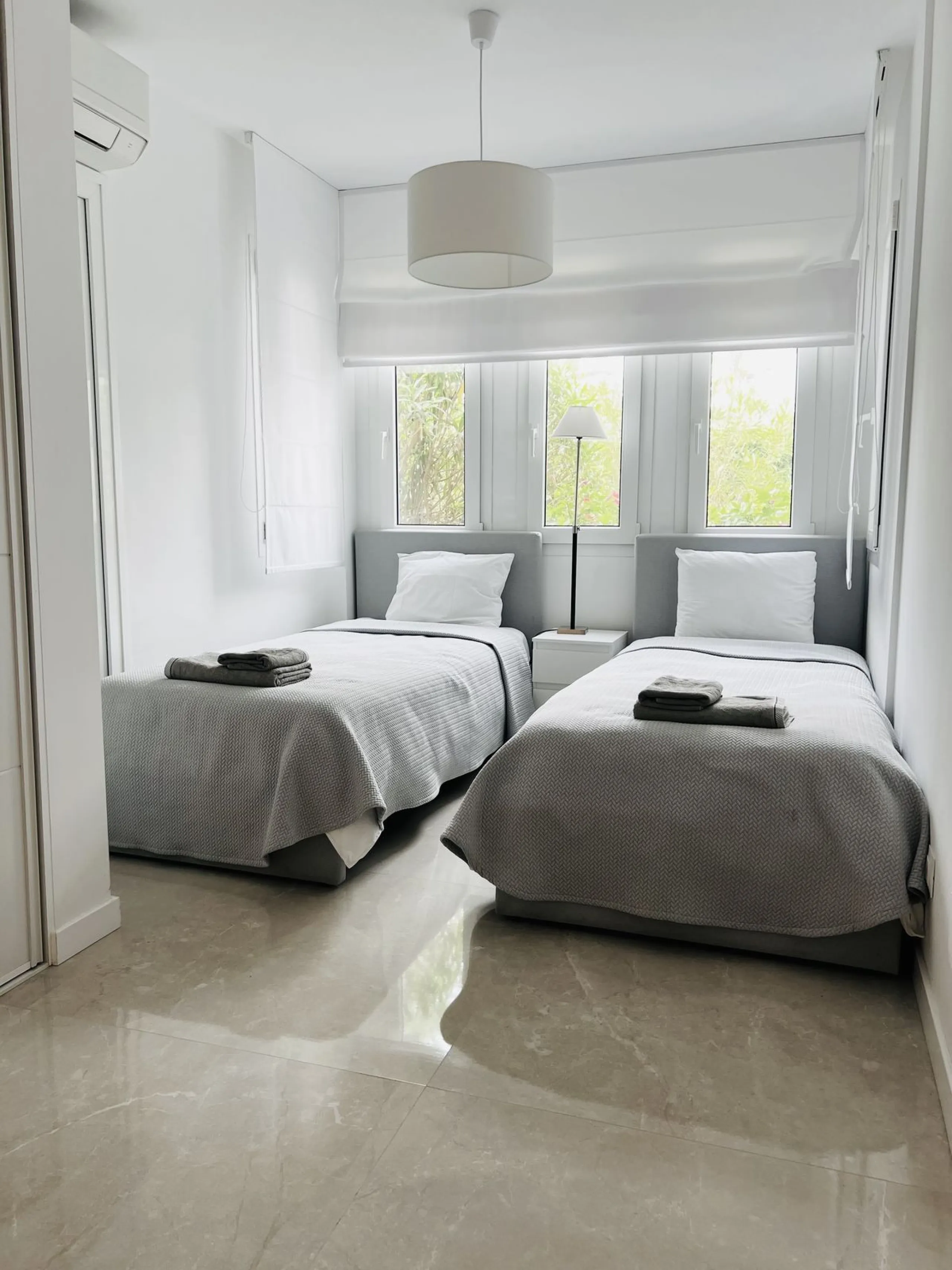 3-bedroom beachfront apartment – Palm Beach, Marbella