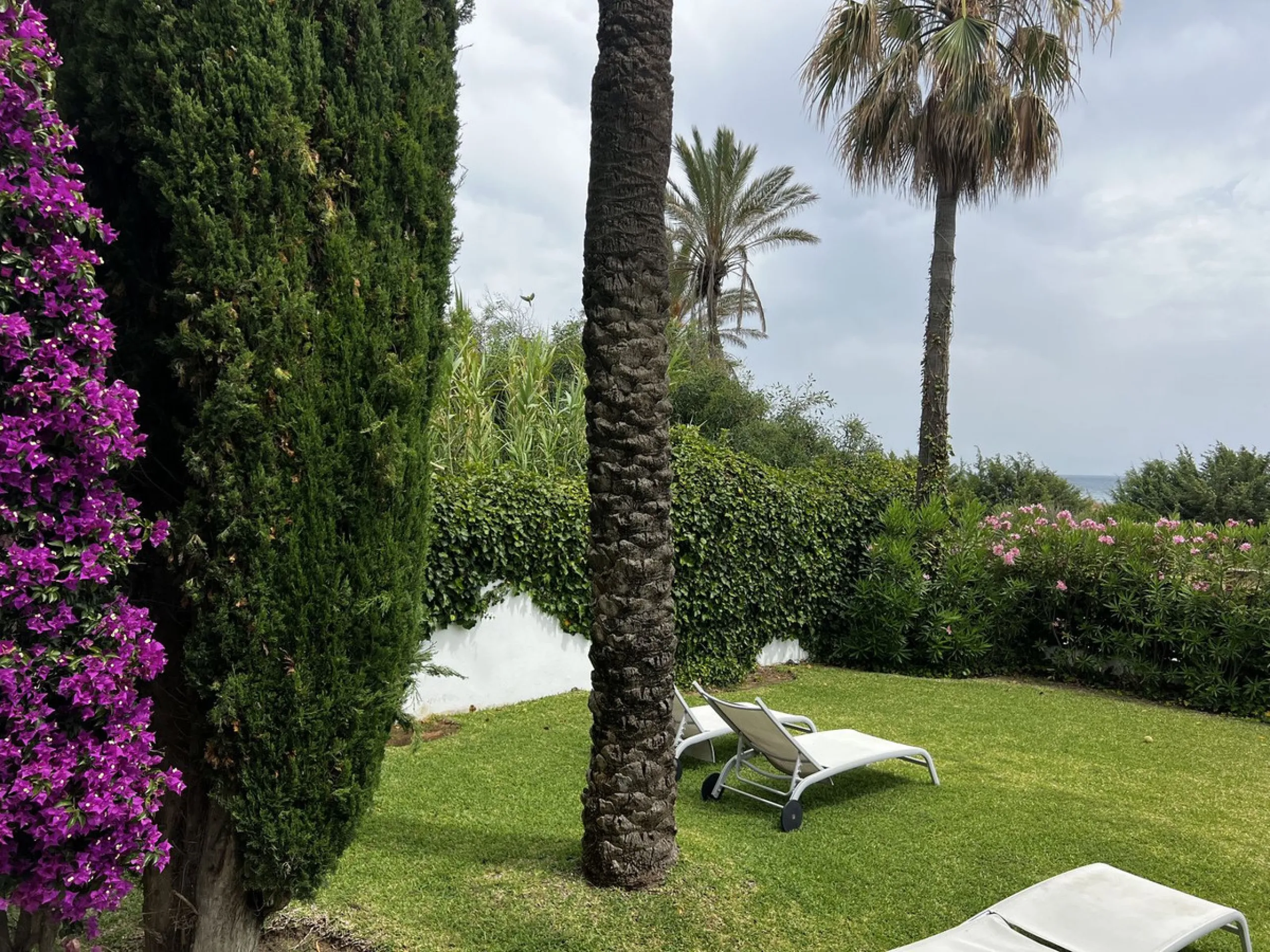 3-bedroom beachfront apartment – Palm Beach, Marbella