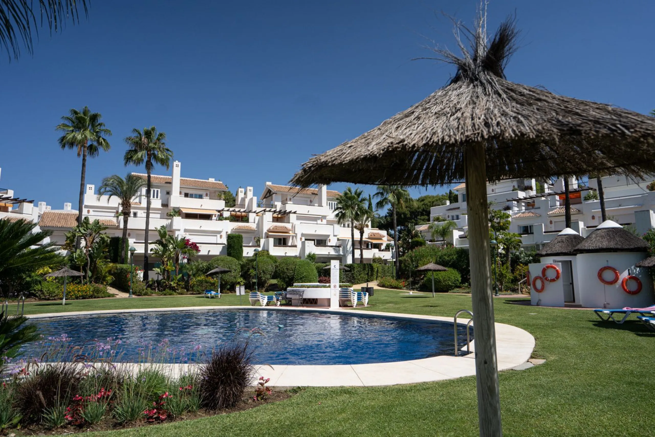3-bedroom beachfront apartment – Palm Beach, Marbella