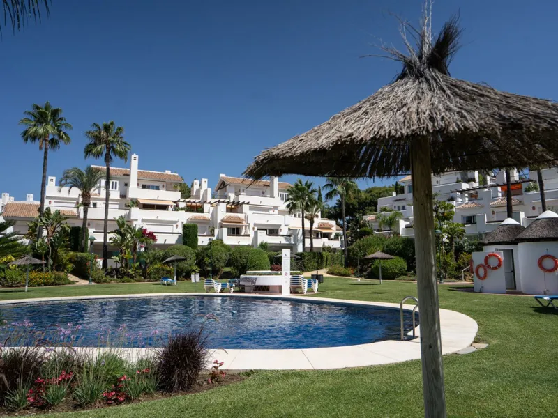 3-bedroom beachfront apartment – Palm Beach, Marbella