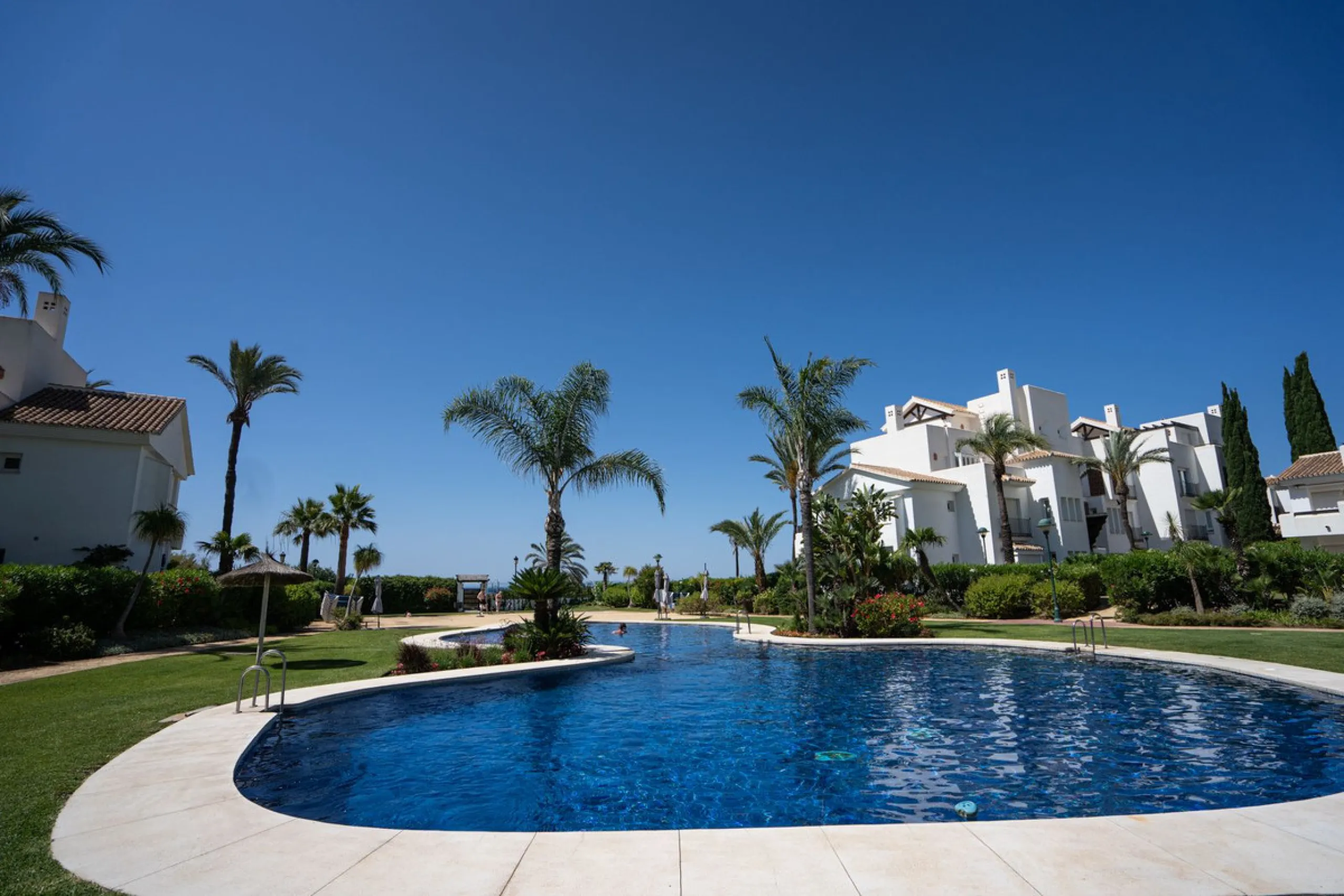 3-bedroom beachfront apartment – Palm Beach, Marbella