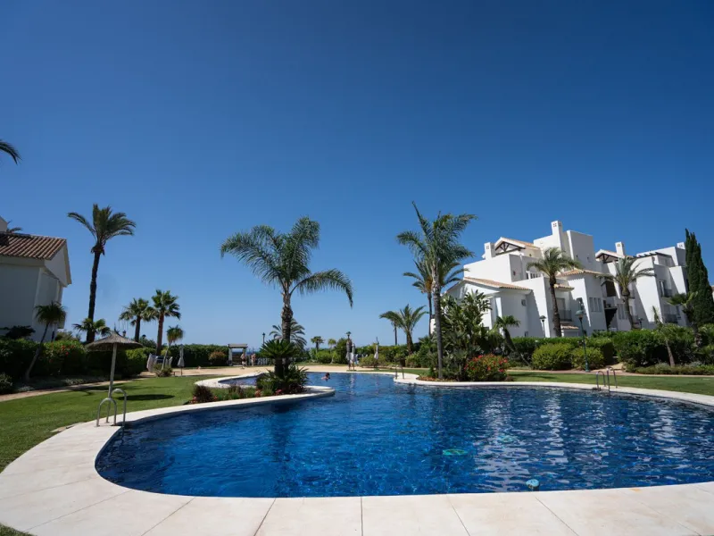 3-bedroom beachfront apartment – Palm Beach, Marbella