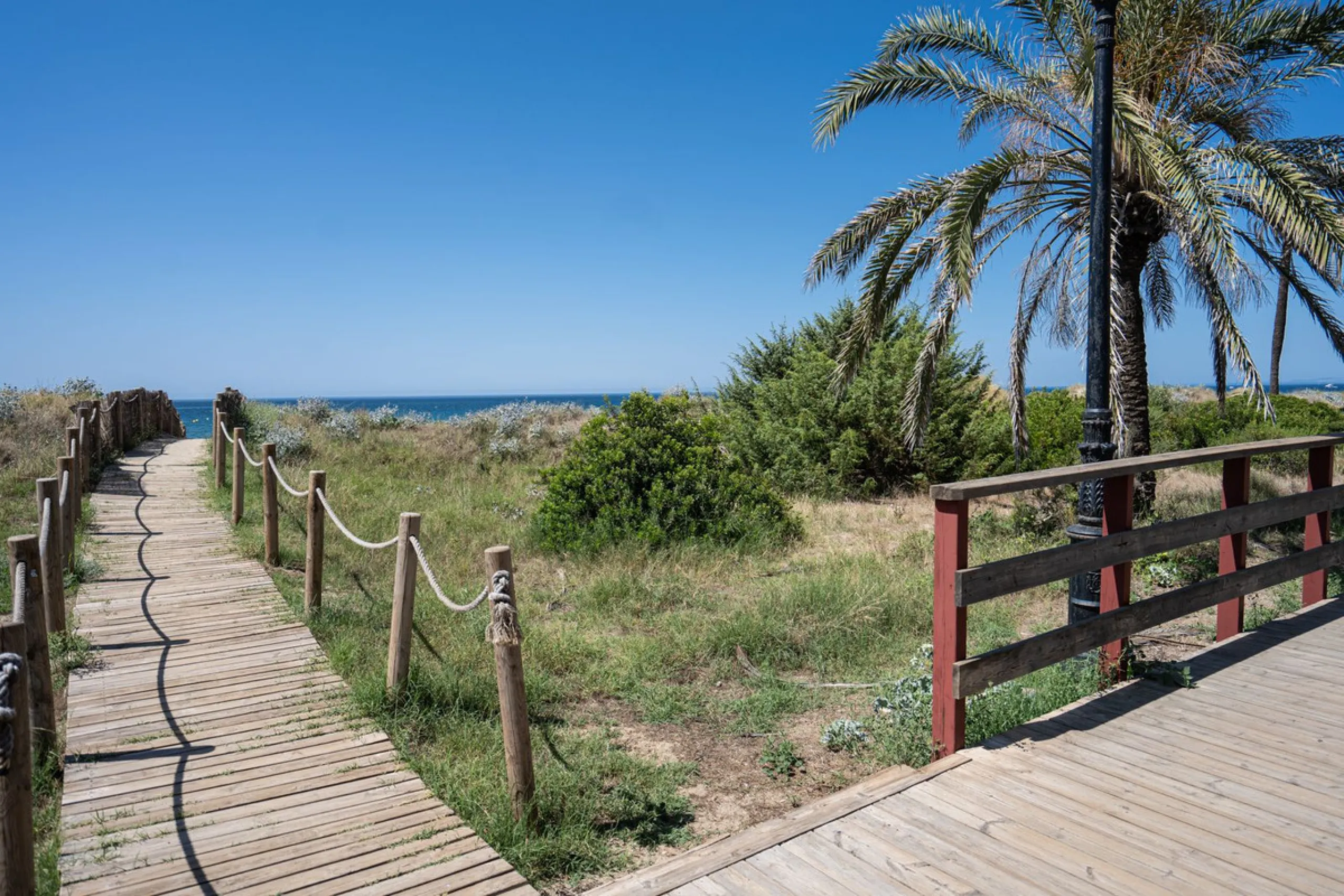 3-bedroom beachfront apartment – Palm Beach, Marbella