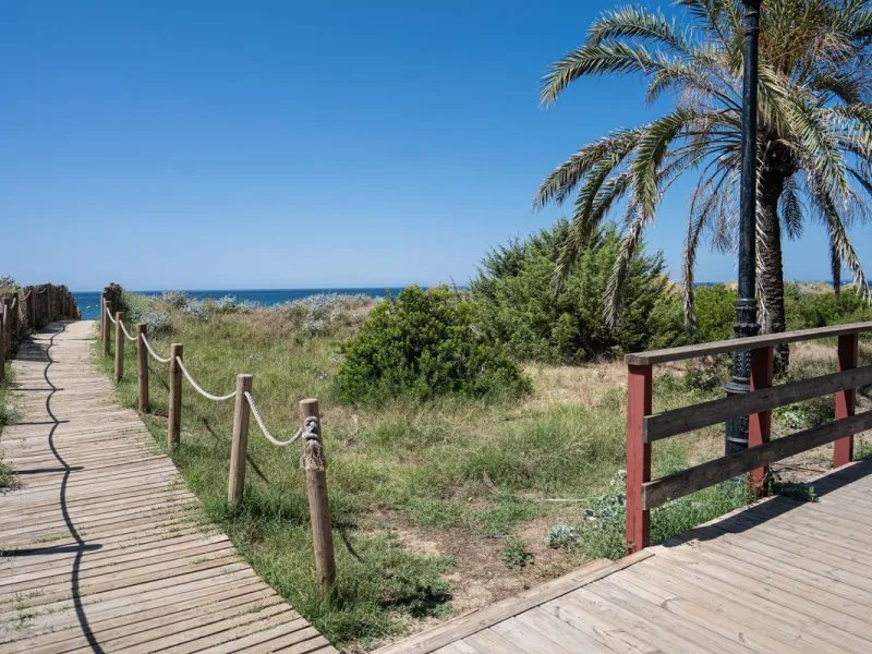 3-bedroom beachfront apartment – Palm Beach, Marbella