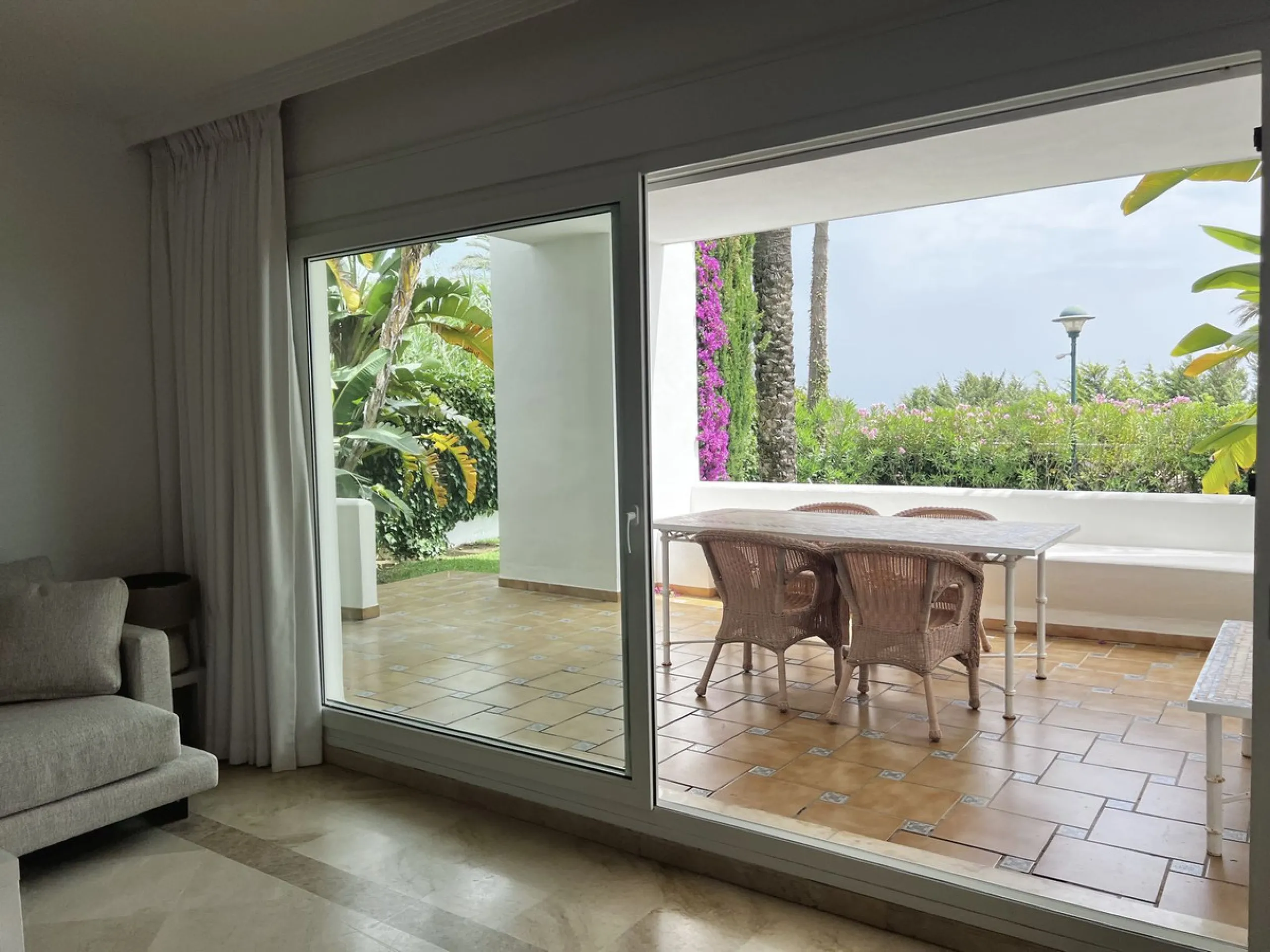 3-bedroom beachfront apartment – Palm Beach, Marbella