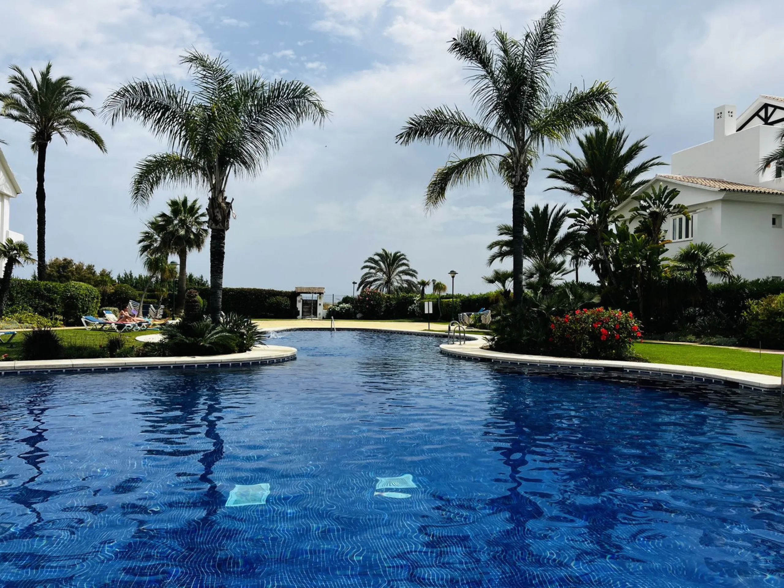 3-bedroom beachfront apartment – Palm Beach, Marbella