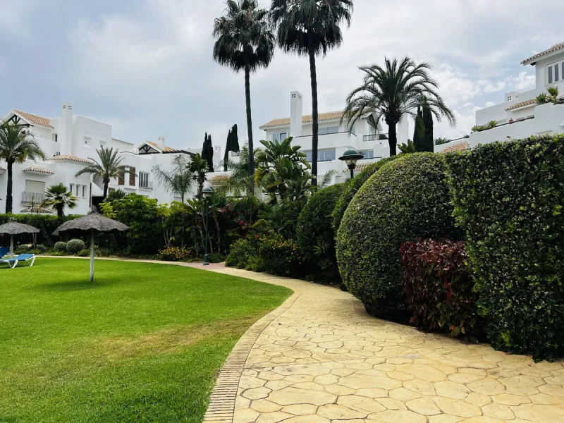 3-bedroom beachfront apartment – Palm Beach, Marbella