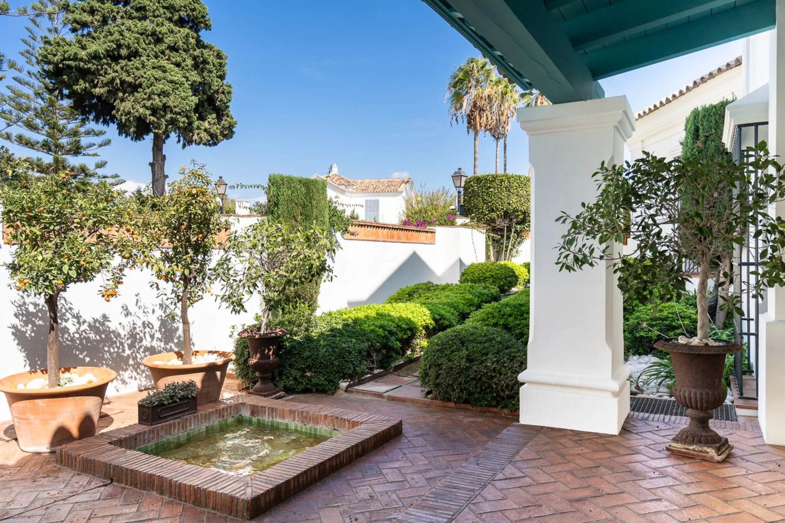Elegant Andalusian-Style Villa in Prestigious Guadalmina Baja