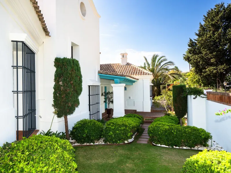 Elegant Andalusian-Style Villa in Prestigious Guadalmina Baja