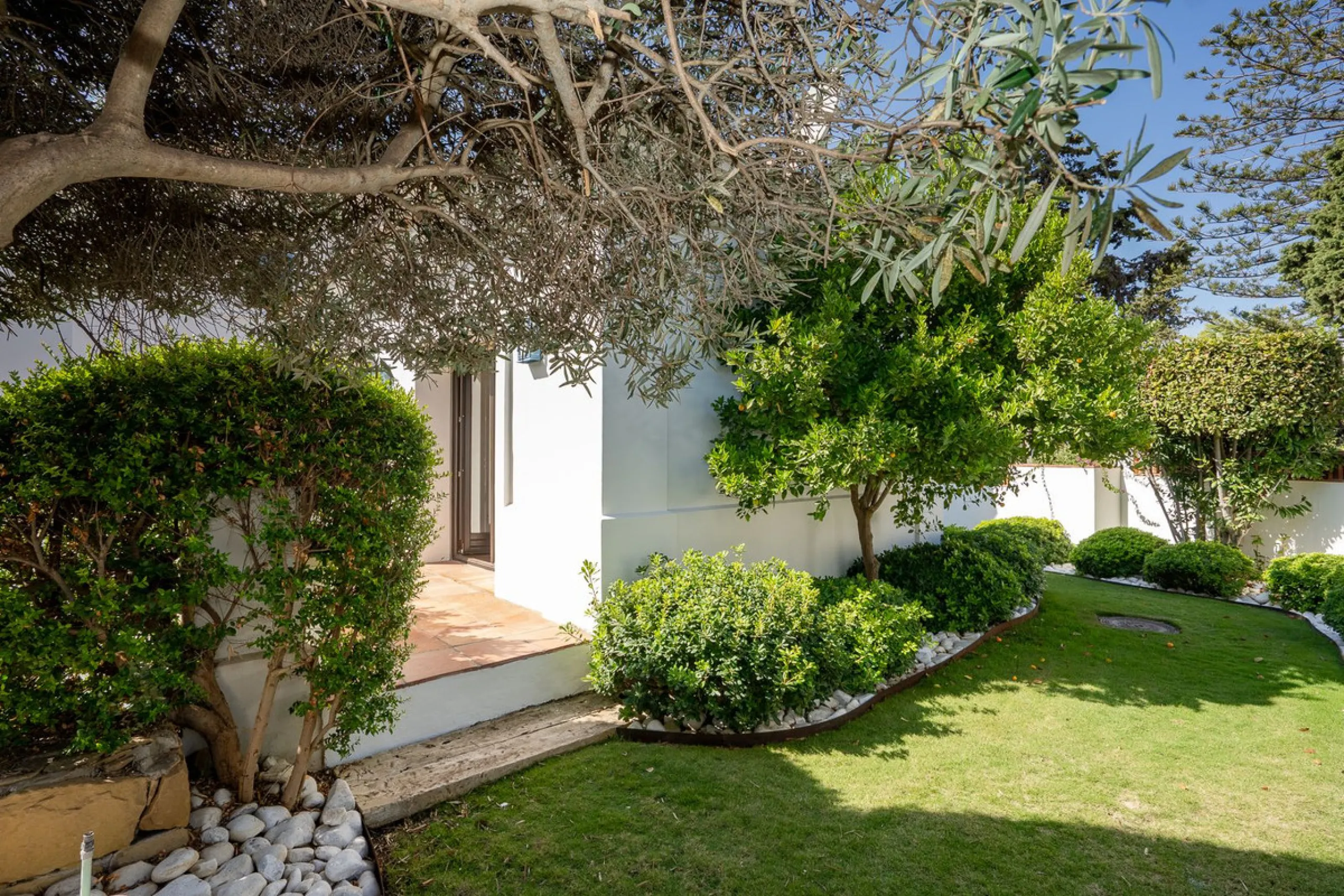 Elegant Andalusian-Style Villa in Prestigious Guadalmina Baja