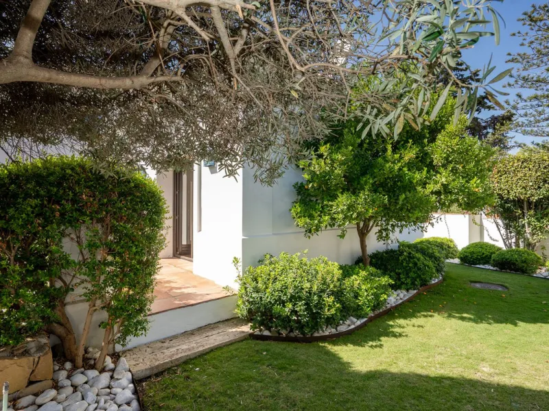 Elegant Andalusian-Style Villa in Prestigious Guadalmina Baja