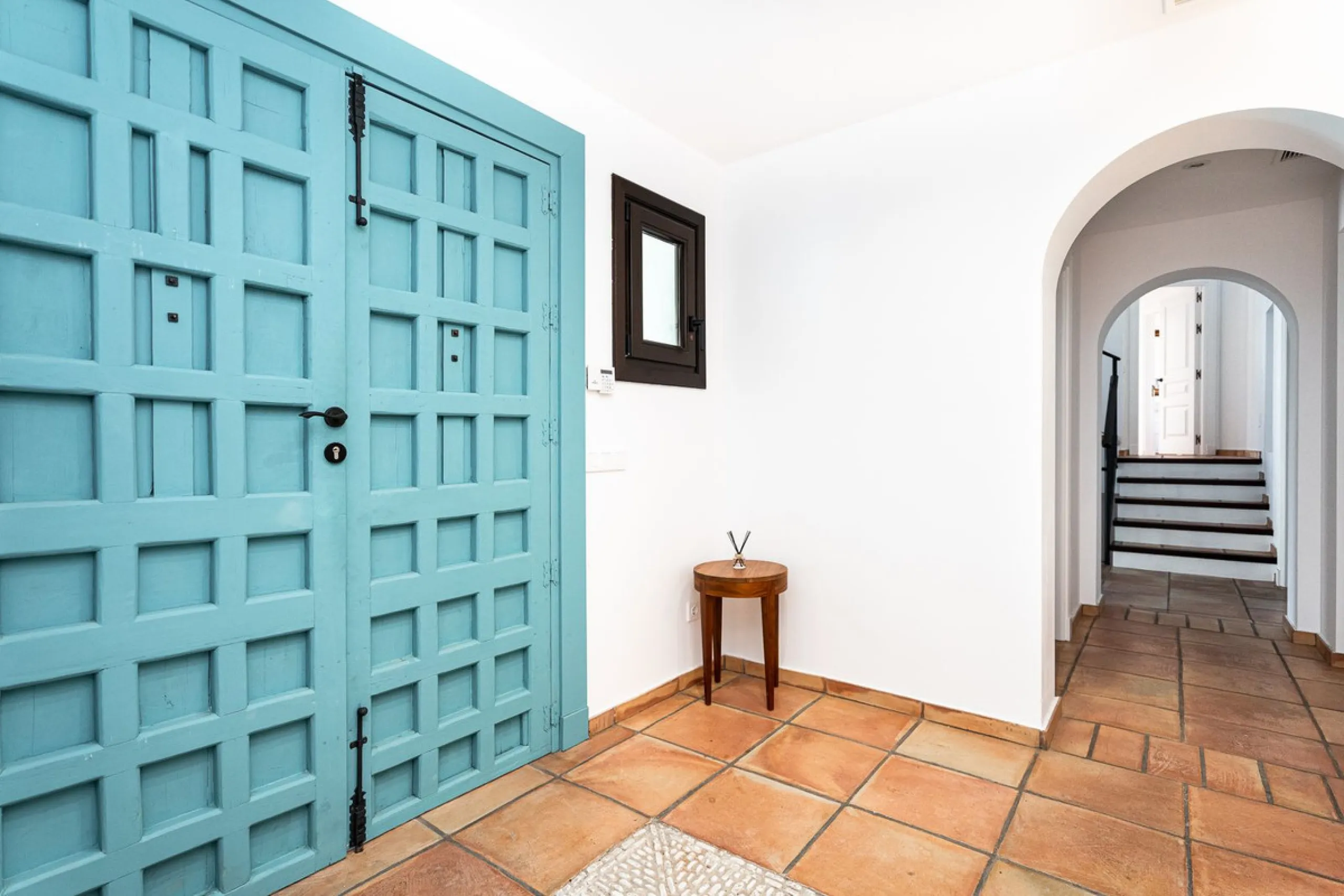Elegant Andalusian-Style Villa in Prestigious Guadalmina Baja