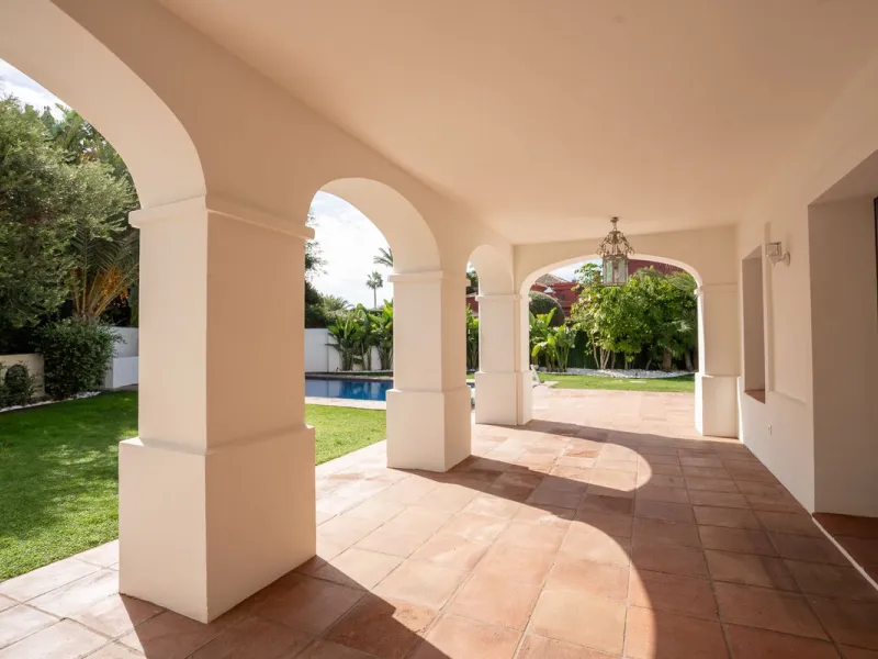Elegant Andalusian-Style Villa in Prestigious Guadalmina Baja