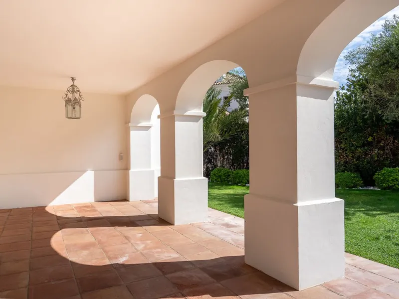 Elegant Andalusian-Style Villa in Prestigious Guadalmina Baja
