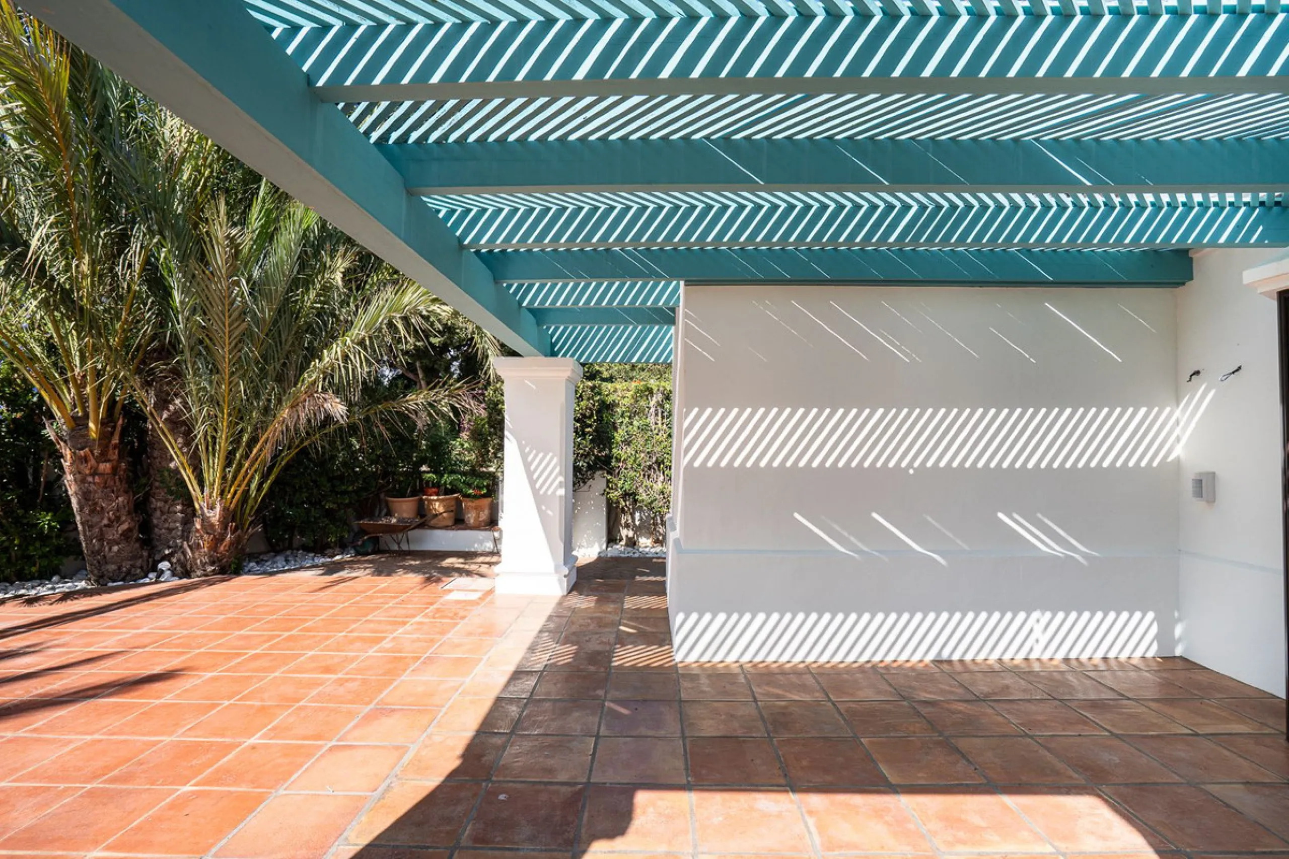 Elegant Andalusian-Style Villa in Prestigious Guadalmina Baja