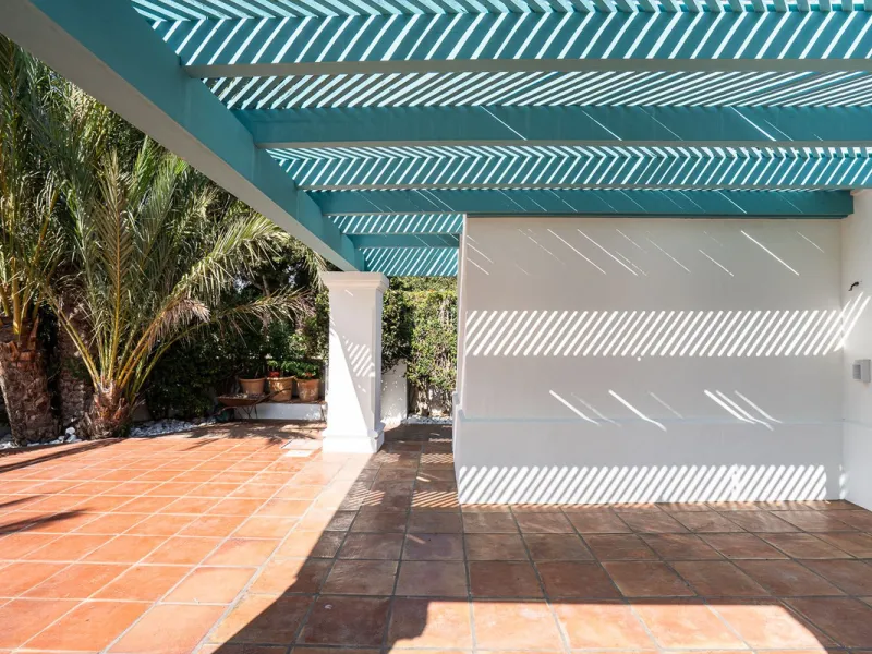 Elegant Andalusian-Style Villa in Prestigious Guadalmina Baja