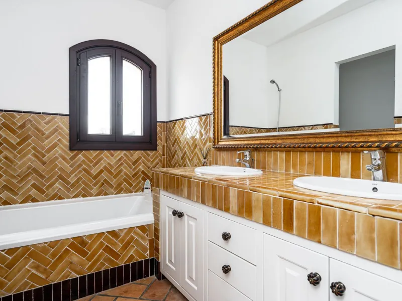 Elegant Andalusian-Style Villa in Prestigious Guadalmina Baja