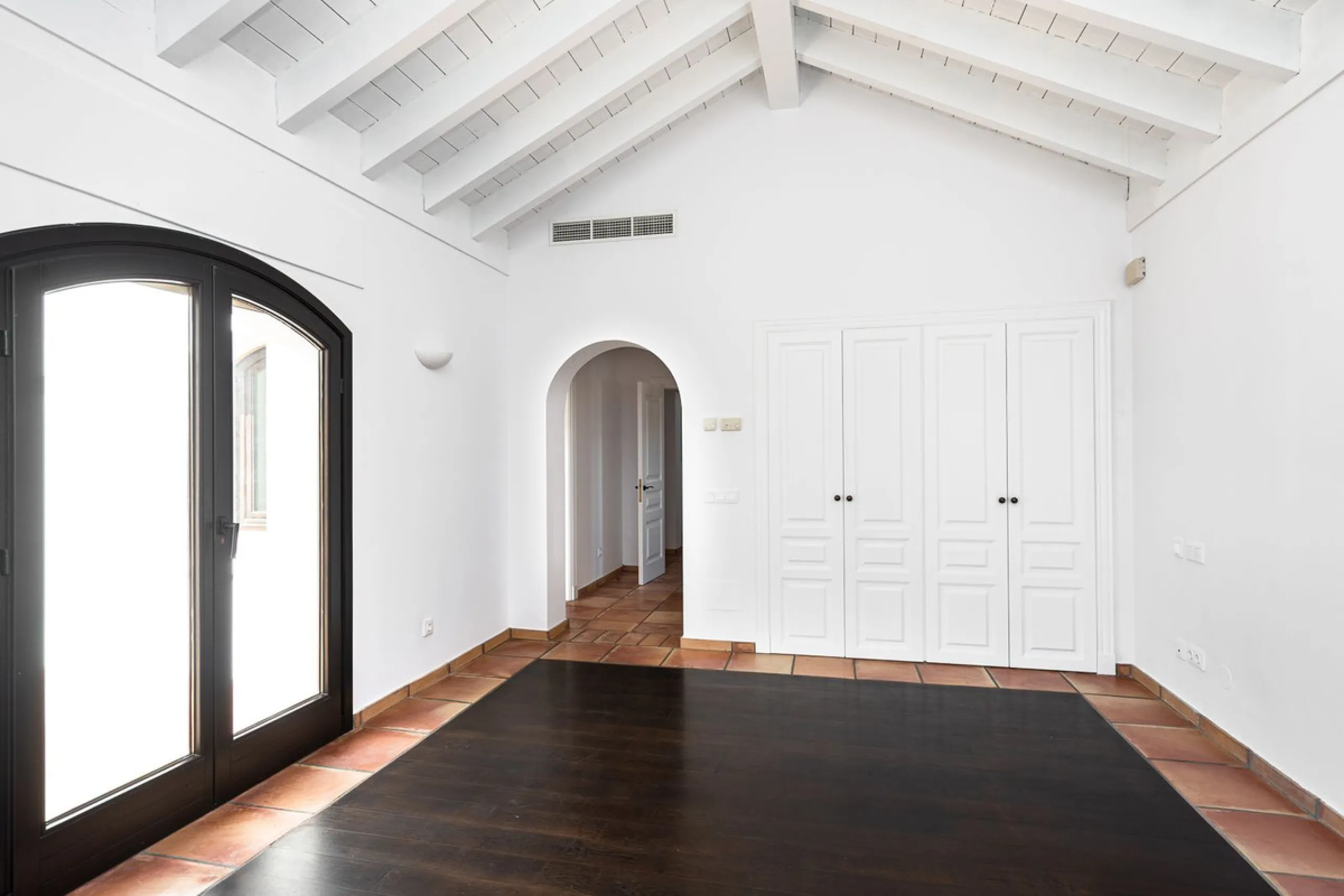 Elegant Andalusian-Style Villa in Prestigious Guadalmina Baja