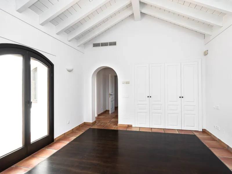 Elegant Andalusian-Style Villa in Prestigious Guadalmina Baja
