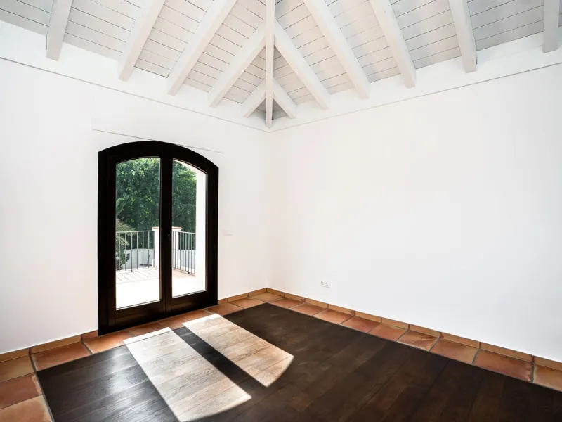 Elegant Andalusian-Style Villa in Prestigious Guadalmina Baja
