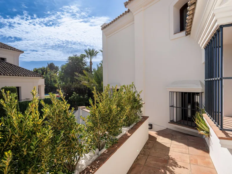 Elegant Andalusian-Style Villa in Prestigious Guadalmina Baja