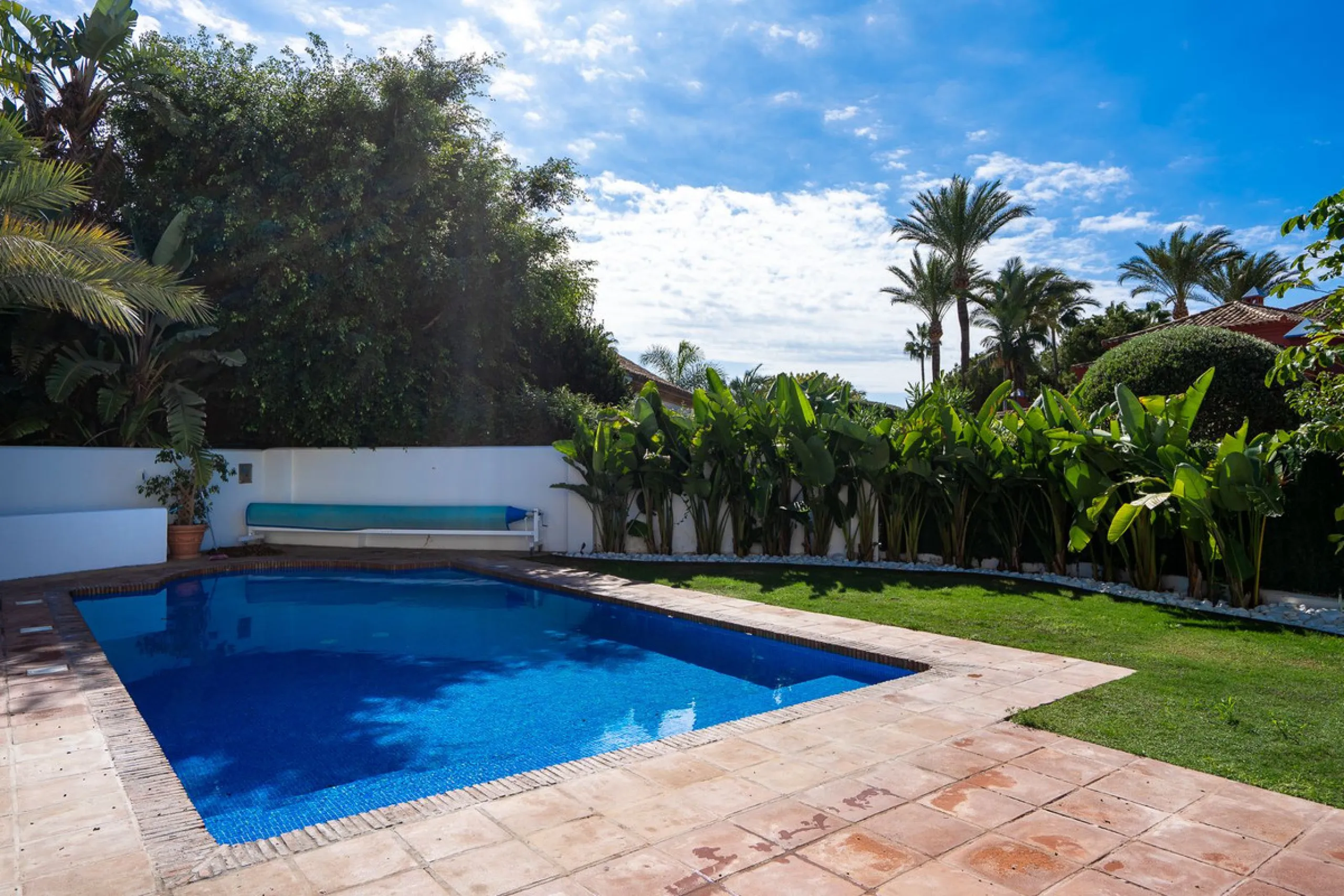 Elegant Andalusian-Style Villa in Prestigious Guadalmina Baja