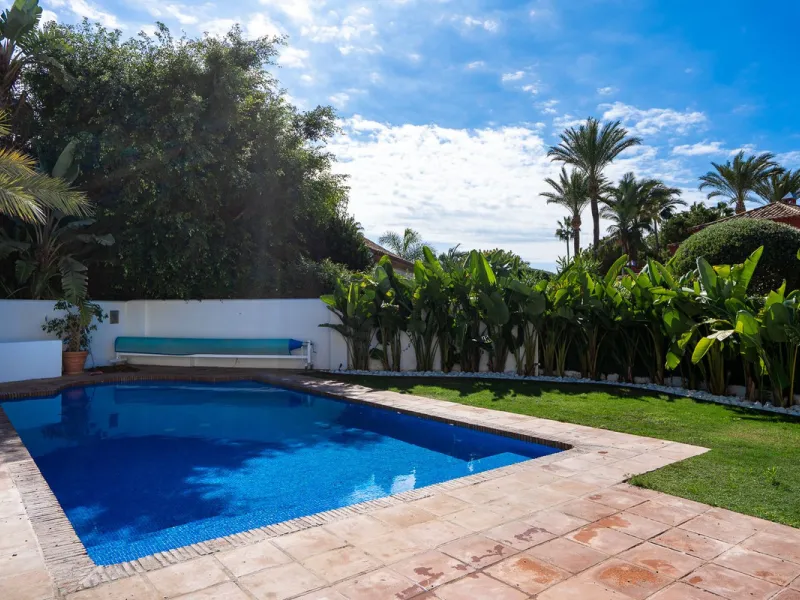 Elegant Andalusian-Style Villa in Prestigious Guadalmina Baja