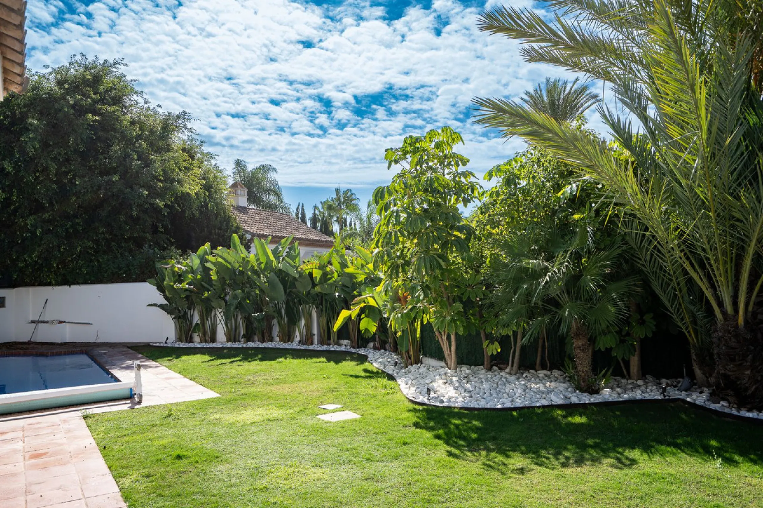 Elegant Andalusian-Style Villa in Prestigious Guadalmina Baja