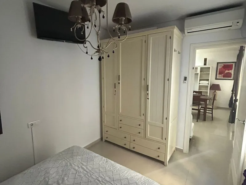 Ground floor apartment for sale, 66 m², in Fuengirola, Málaga. This apartment is just 100 meters from El Galgo beach (port area) and 100 meters from the heart of Fuengirola (Plaza La Constitución). It enjoys a prime location surrounded by shops, restauran