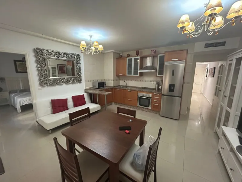 Ground floor apartment for sale, 66 m², in Fuengirola, Málaga. This apartment is just 100 meters from El Galgo beach (port area) and 100 meters from the heart of Fuengirola (Plaza La Constitución). It enjoys a prime location surrounded by shops, restauran