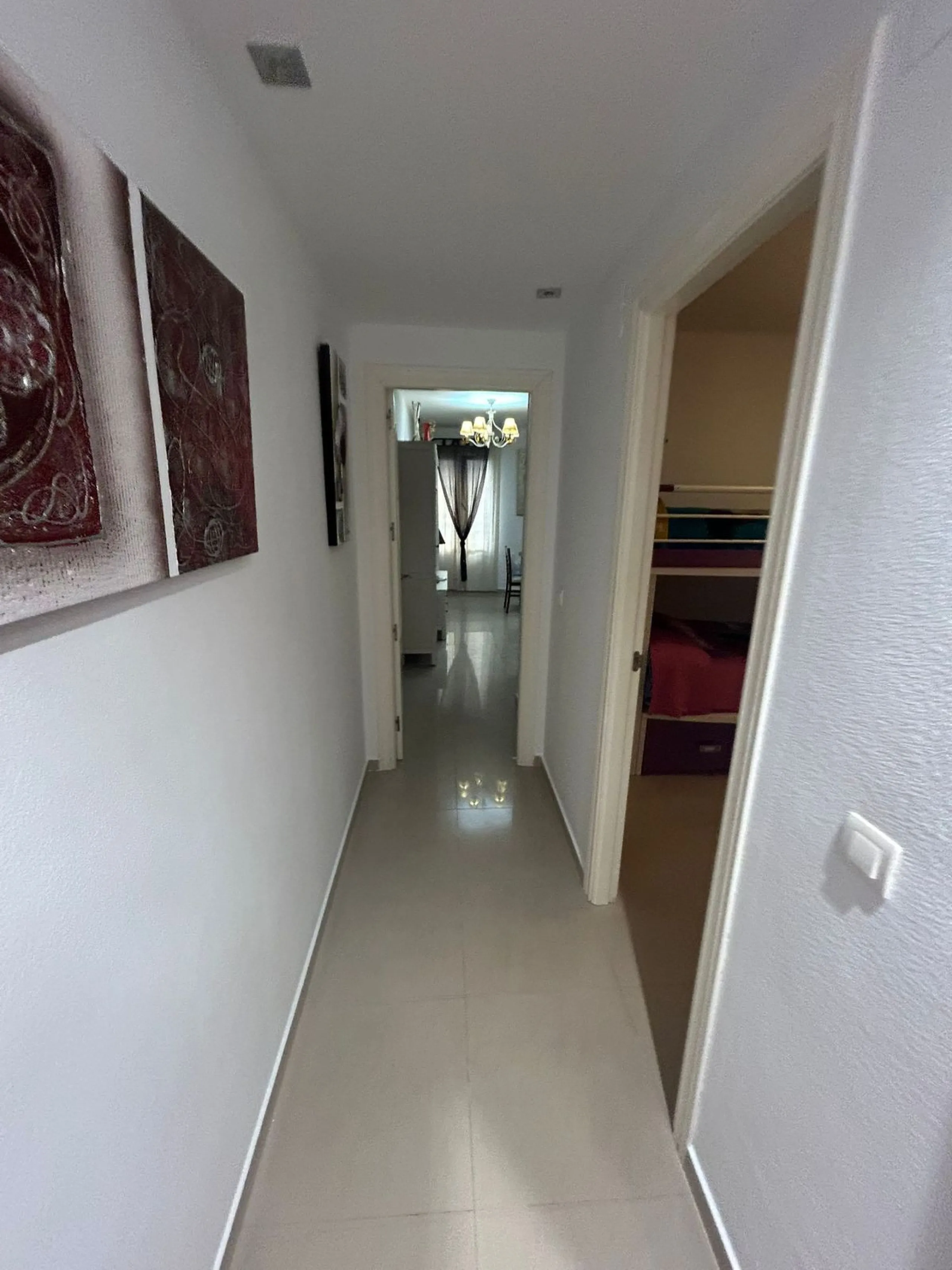 Ground floor apartment for sale, 66 m², in Fuengirola, Málaga. This apartment is just 100 meters from El Galgo beach (port area) and 100 meters from the heart of Fuengirola (Plaza La Constitución). It enjoys a prime location surrounded by shops, restauran