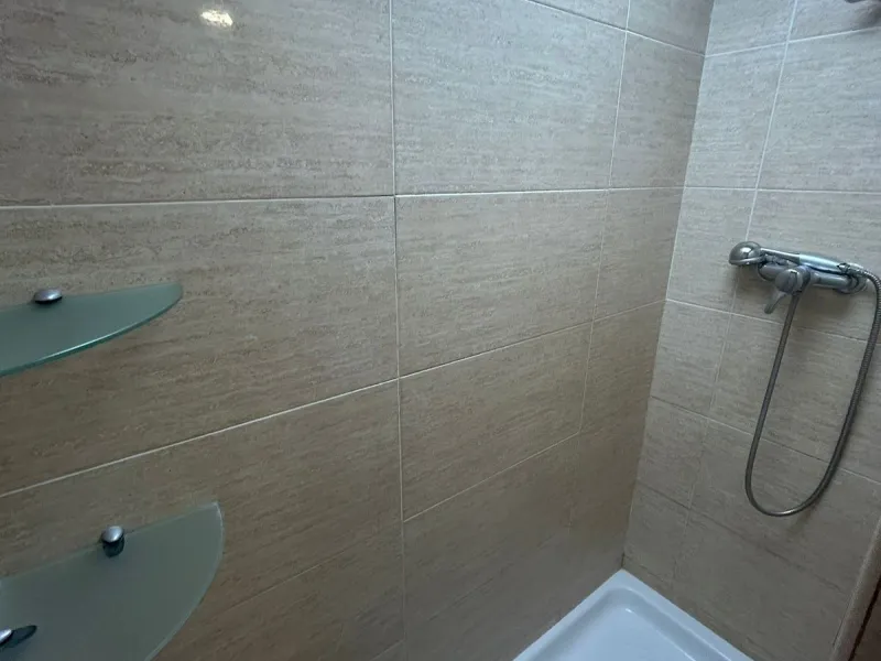 Ground floor apartment for sale, 66 m², in Fuengirola, Málaga. This apartment is just 100 meters from El Galgo beach (port area) and 100 meters from the heart of Fuengirola (Plaza La Constitución). It enjoys a prime location surrounded by shops, restauran