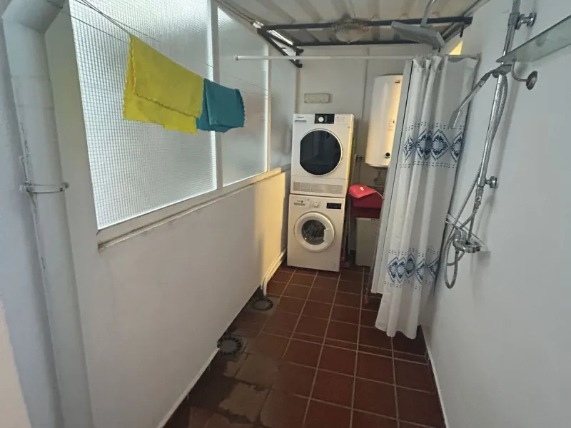 Ground floor apartment for sale, 66 m², in Fuengirola, Málaga. This apartment is just 100 meters from El Galgo beach (port area) and 100 meters from the heart of Fuengirola (Plaza La Constitución). It enjoys a prime location surrounded by shops, restauran