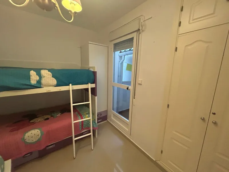 Ground floor apartment for sale, 66 m², in Fuengirola, Málaga. This apartment is just 100 meters from El Galgo beach (port area) and 100 meters from the heart of Fuengirola (Plaza La Constitución). It enjoys a prime location surrounded by shops, restauran