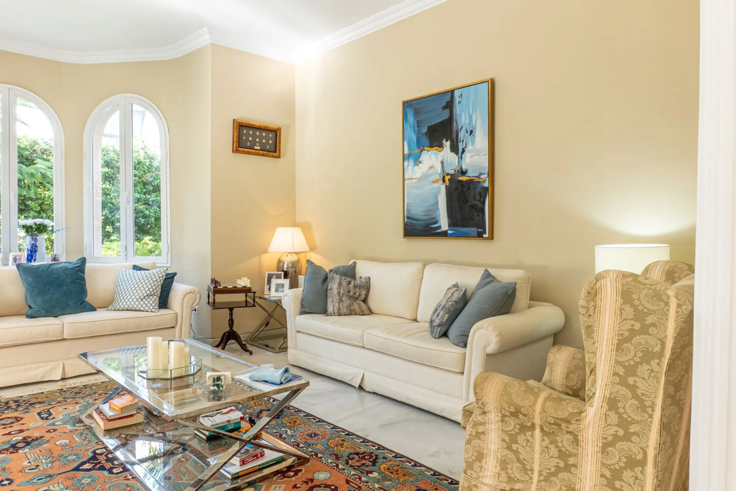 House - Detached Villa в продаже в Estepona, Málaga. В доме 5 спален и 6 ванных комнат. Площадь дома 539 м². Площадь участка 1275 м²