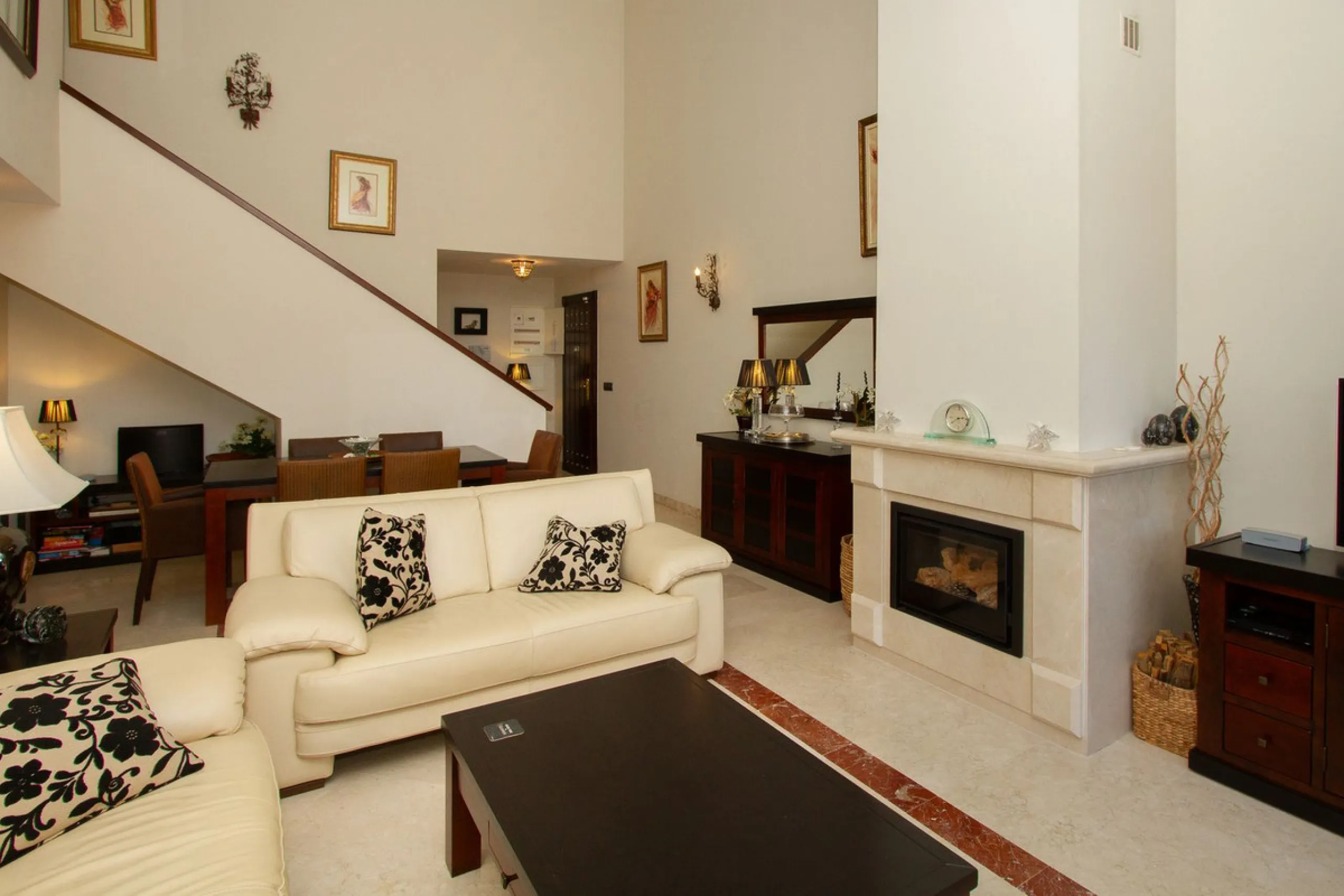 Immaculate three bedroom duplex penthouse with the most outstanding panoramic views to sea and mountains..
