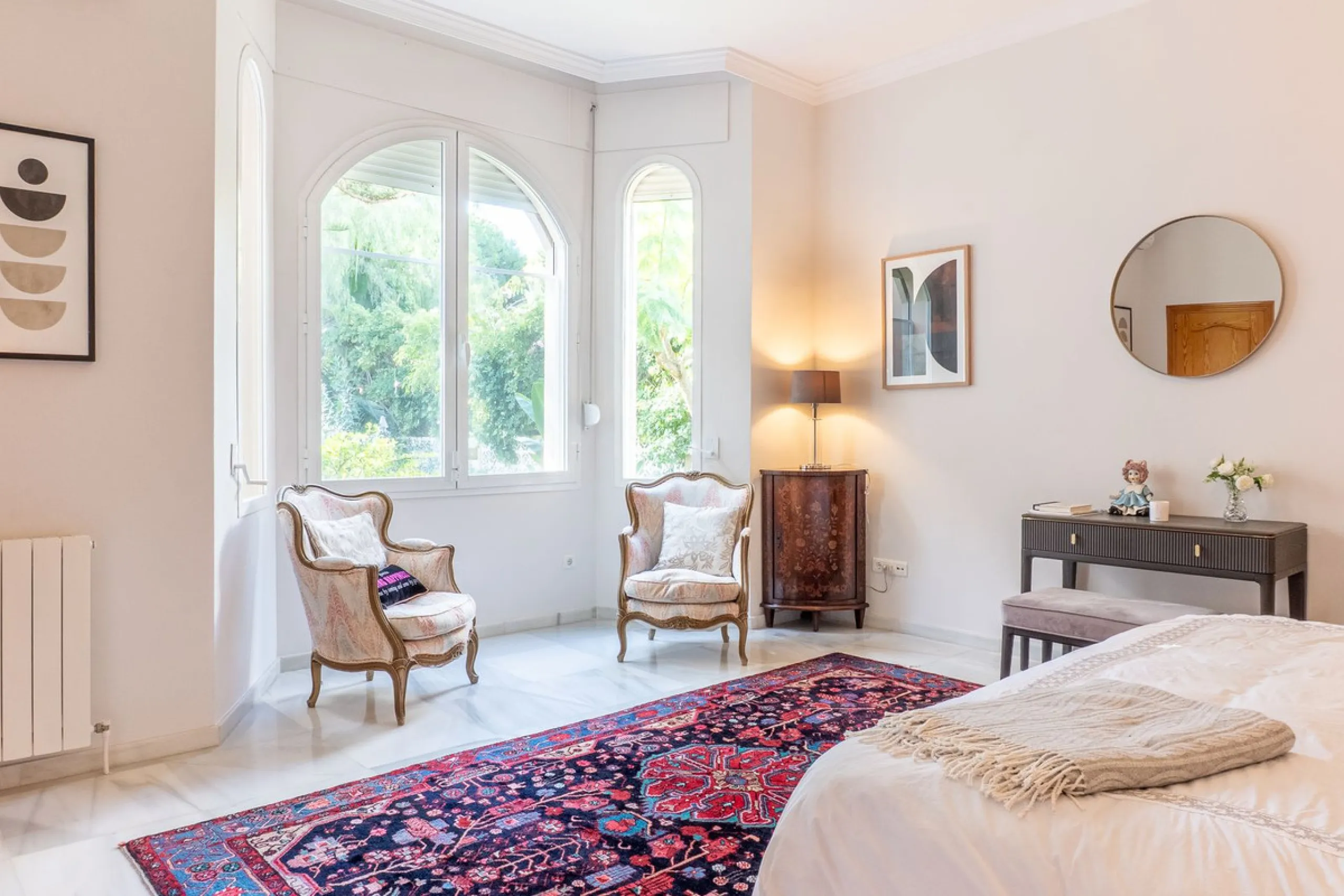 House - Detached Villa в продаже в Estepona, Málaga. В доме 5 спален и 6 ванных комнат. Площадь дома 539 м². Площадь участка 1275 м²
