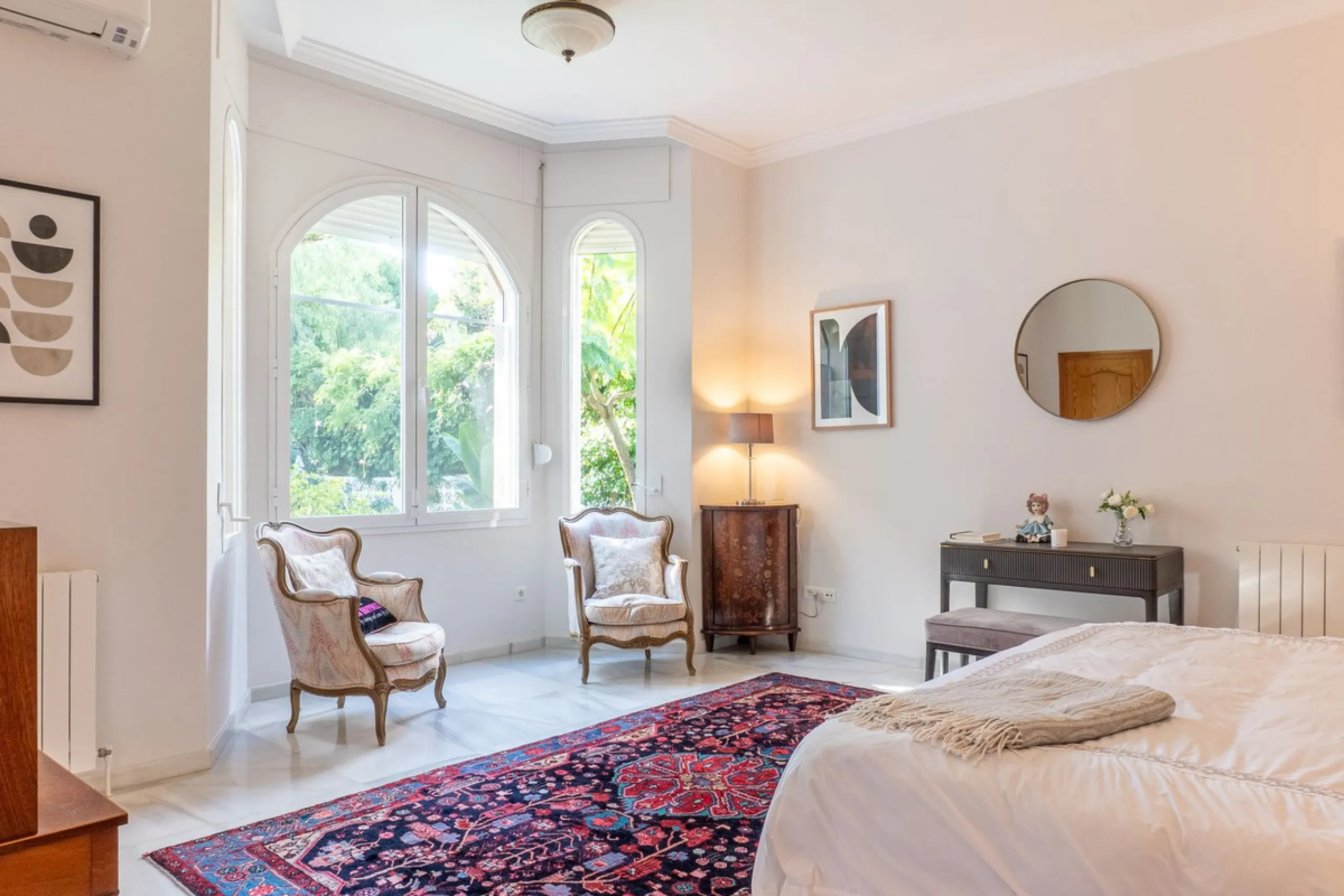 House - Detached Villa в продаже в Estepona, Málaga. В доме 5 спален и 6 ванных комнат. Площадь дома 539 м². Площадь участка 1275 м²