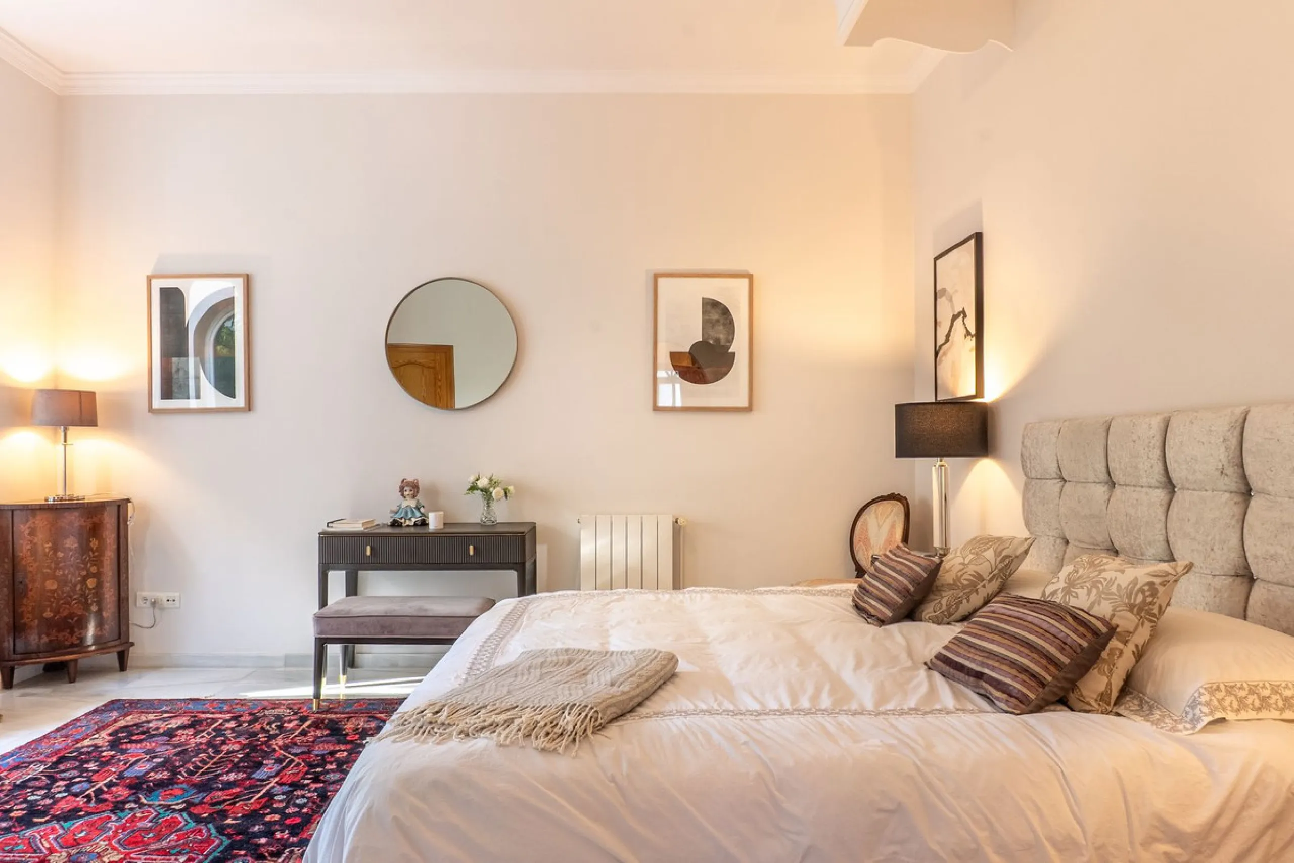 House - Detached Villa в продаже в Estepona, Málaga. В доме 5 спален и 6 ванных комнат. Площадь дома 539 м². Площадь участка 1275 м²