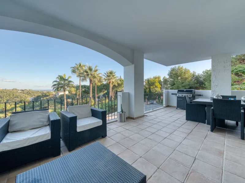Apartment - Middle Floor Apartment в продаже в Benahavís, Málaga. В доме 3 спален и 3 ванных комнат. Площадь дома 157 м²